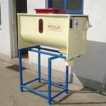 Horizontalna mešalica phm-200 SA POSTOLJEM Mešaone stočne hrane